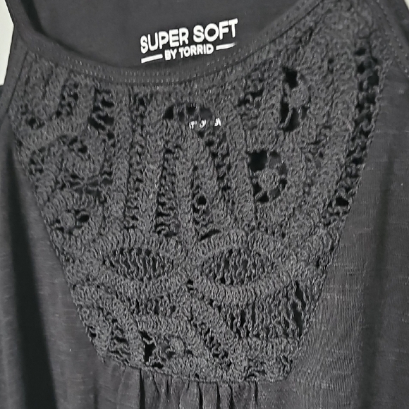Torrid Casual Super Soft Slub High Neck Black Crochet Cold Shoulder Top XL - Picture 4 of 11